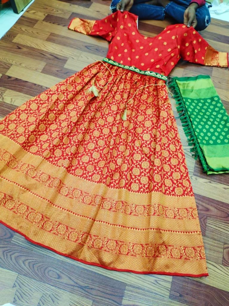 Buy Captivating Red Zari Weaving Banarasi Silk Event Wear Gown - Zeel  Clothing