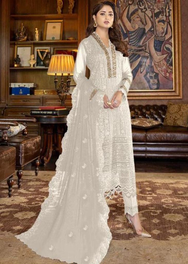 Wine Colour Georgette Pakistani Suit, Pakistani Dresses, Pakistani Salwar  Suit, Pakistani Salwar Kameez, Pakistani Cotton Suits, पाकिस्तानी सूट - Da  Legend Store, Faizabad | ID: 2852826734033
