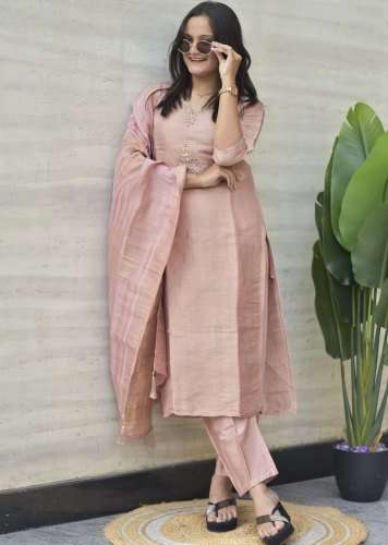  Radha 2  Pure Banarasi pure waving zari Jaccard dupatta Branded Collection Top Pent Dupatta Peach Color